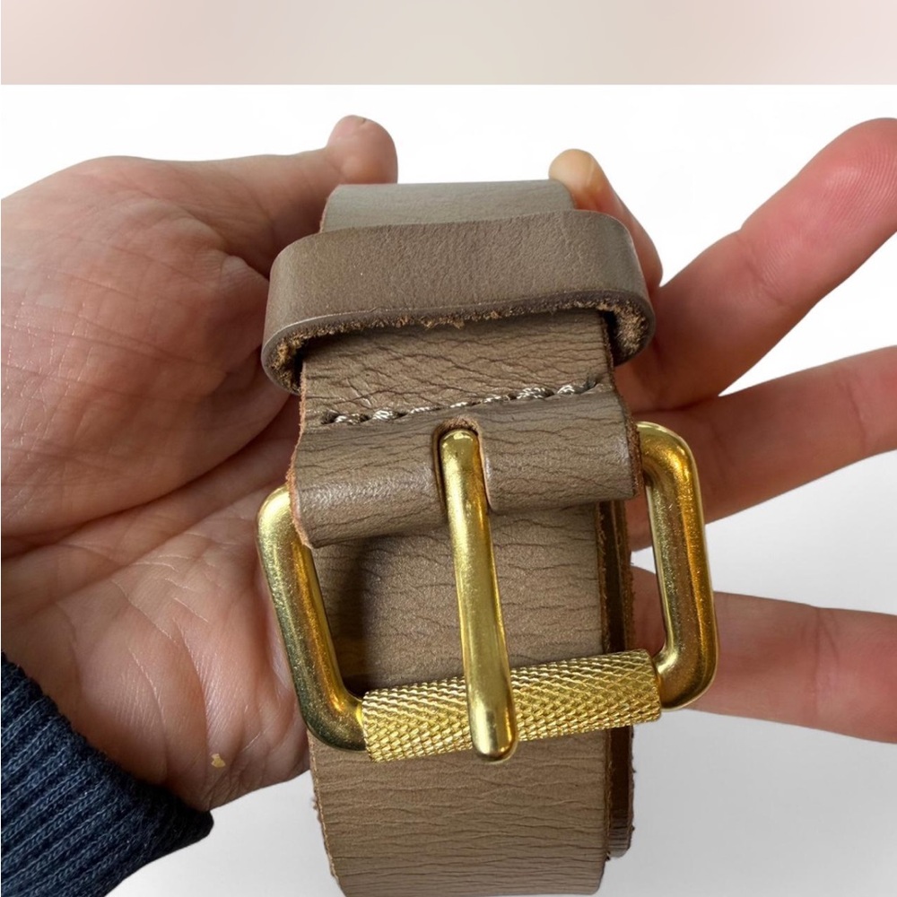 GAP - Women’s Taupe 100% Leather Belt with Gold Buckle - Size Large